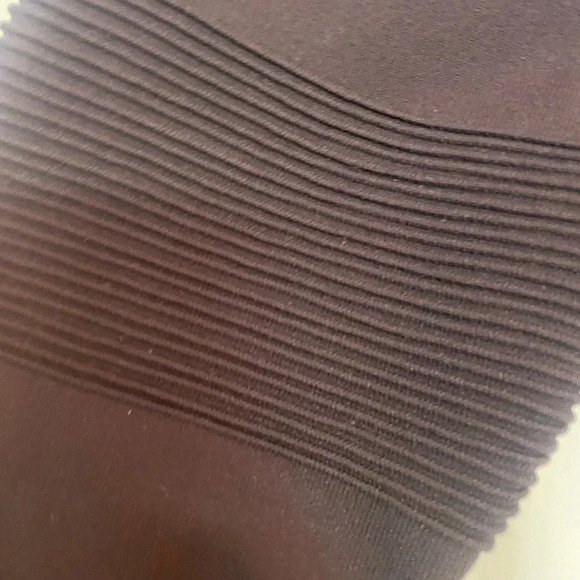 Puma mens 1/4 zip gray & black medium
Pit to pit 23
Length 28 - Picture 6 of 8